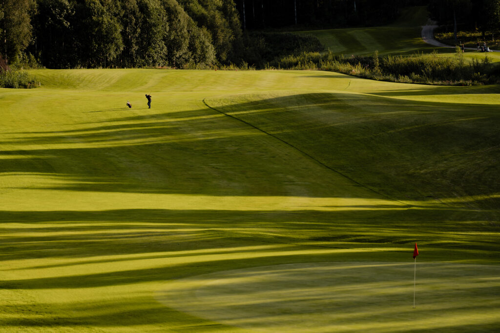 Person på en golfbana